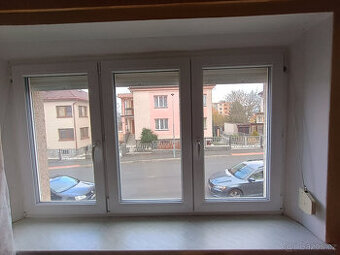 Trojdílné okno, trojsklo.