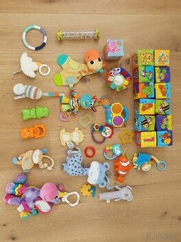 Hračky pro miminko 0–12 měsíců