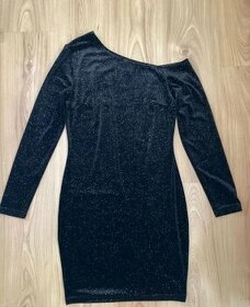 Černé šaty s třpytkami zn. AMISU (vel. 40) - 1