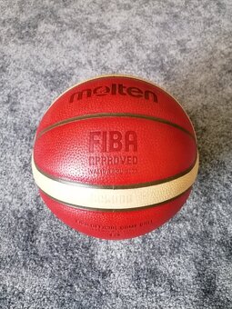 Basketbalový míč Molten B6G5000