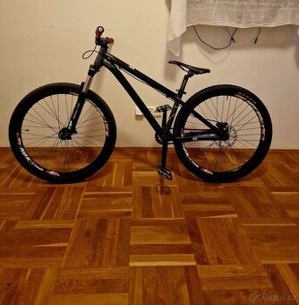 Dirt Jumper - poskládaný na míru