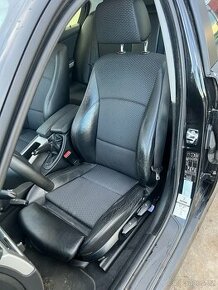 BMW E90 polokožený sportsitze interiér