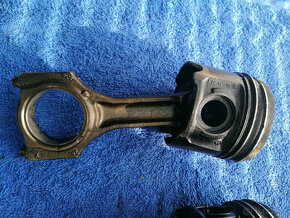 BMW 320D F31 B47 písty 843ME s ojnicemi STP 911