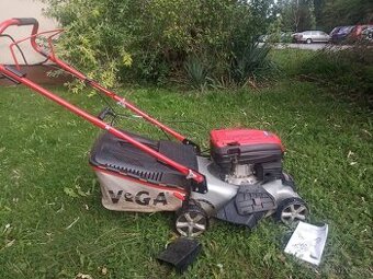 Sekačka s pojezdem Vega 424 sdx
