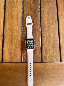 Chytré hodinky Apple Watch SE 2024 - 1