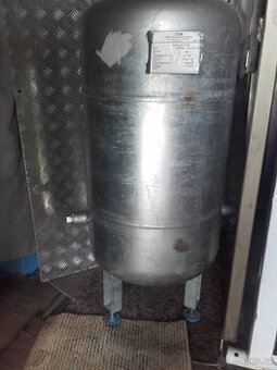 Nerezová tlaková nádoba na vodu bez Vaku.