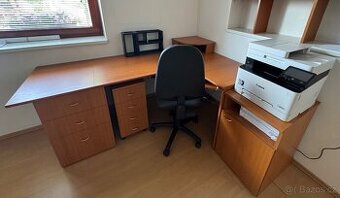 Pracovní PC stůl vč příslušenství