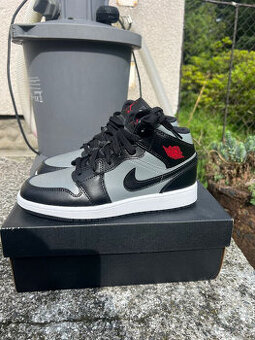 Jordan 1 Mid Shadow Red (GS)
