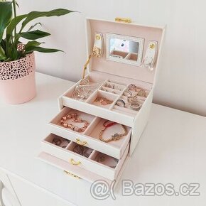 Saténová šperkovnice / kufřík na šperky