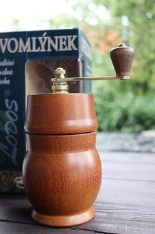 Ruční mlýnek na kávu Lodos Buclák