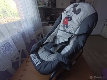 Dětské lehátko.