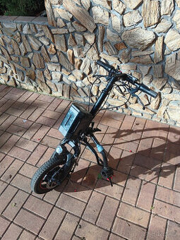 Elektrický přídavný pohon k invalidnímu vozíku.