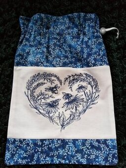 KRÁSNÉ VYŠÍVANÉ PYTLÍKY - MODRÁ - VČELY, HEŘMÁNEK 2 kusy