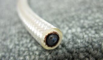 Oyaide FTVS-910 symetrický stříbrný kabel, metráž 0,5m