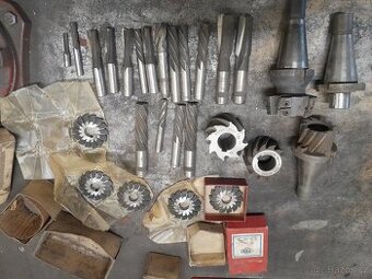 Fréza  různé  nástroje