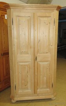 Borovicová šatní skříň dvoudveřová - celomasiv