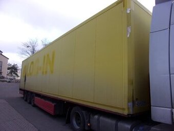 Pronajmu v oploceném areálu skřínový návěs izolovaný