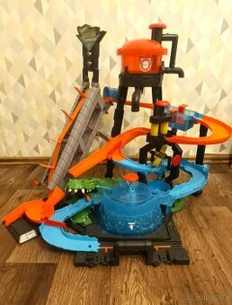 Autodráha Hot Wheels City - myčka a krokodýl