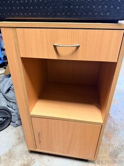 Noční stolek pro seniory