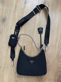 Prada re-edition nylon kabelka
