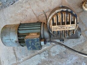 Motor 1,5 kW s převodovkou a brzdou