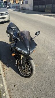 Na prodej – Yamaha YZF-R1 (2005), 35 000 km, perfektní stav