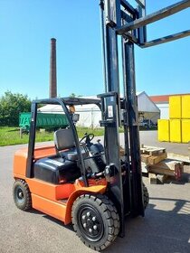 VZV NAFTA 3.500 KG. Předváděcí stroj