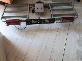 Nosič kol, na kouli.unese tři elektrokola