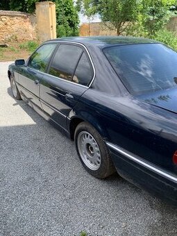 Bmw e38 730i manuál