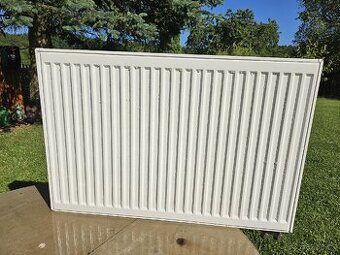 Korado radik VK 22 o rozměrech 900x600x100mm