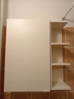 Koupelnová skříňka a zrcadlo