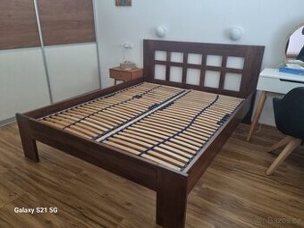 Postel z masivu