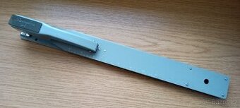 Sešívačka dokumentů Swingline s dlouhým ramenem,