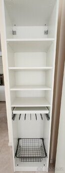 Šatní sestava Ikea Pax s výsuvnými součástmi