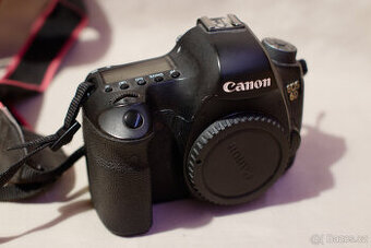 Canon EOS 6D — tělo (NEZAPÍNÁ, na náhradní díly / opravu)