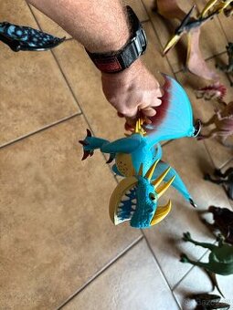 Hračky - draci a Dino