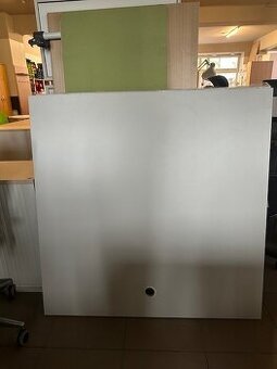prodám stůl steelcase dřevěná bílá deska a kovová podnož