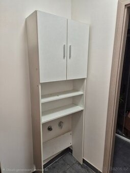 Koupelnová skříňka nad pračku