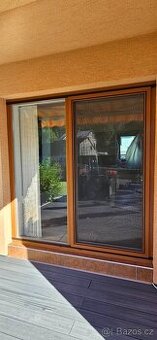 PLASTOVÉ VSTUPNÍ A POSUVNÉ DVEŘE