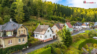 Pěkný rodinný dům 4+1 s garáží, sklepem, půdou v Kraslicích 