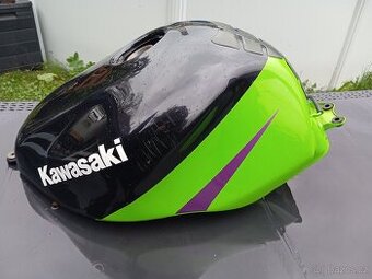 Nádrž Kawasaki ZX9R Ninja