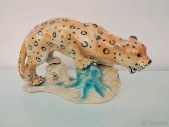 Velká stará socha geparda/levharta