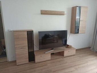 Obývací stěna a konferenční stůl