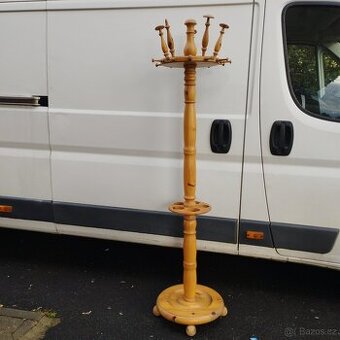 Starožitný věšák