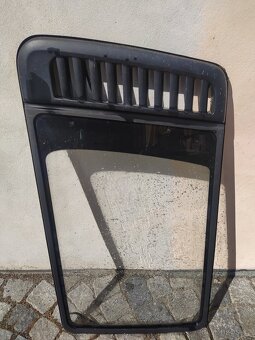 Multivan T4, Caravelle T4 zadní okno