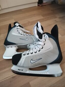 Brusle Nike jako nové velikost 42