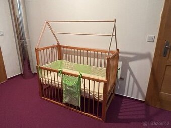 Dětská postýlka  - domeček