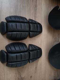 Chrániče kolen a kyčlí a ramen