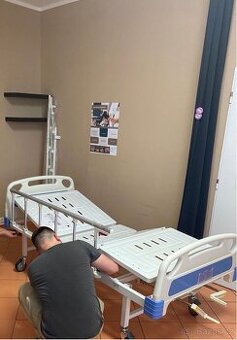 Nemocniční lůžko manualní  – téměř nové