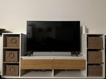 TV Stolek s poličkami a 6 košíky